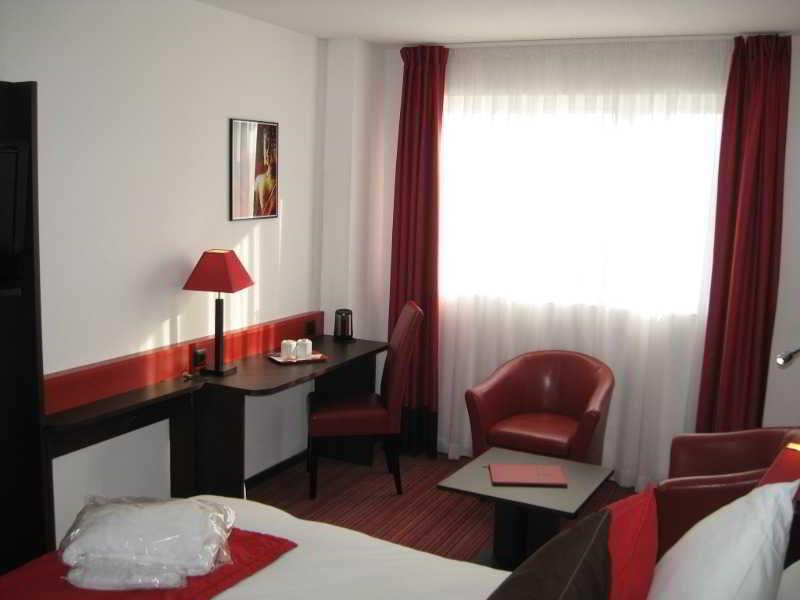 Zenia Hotel & Spa Cambrai Exterior photo