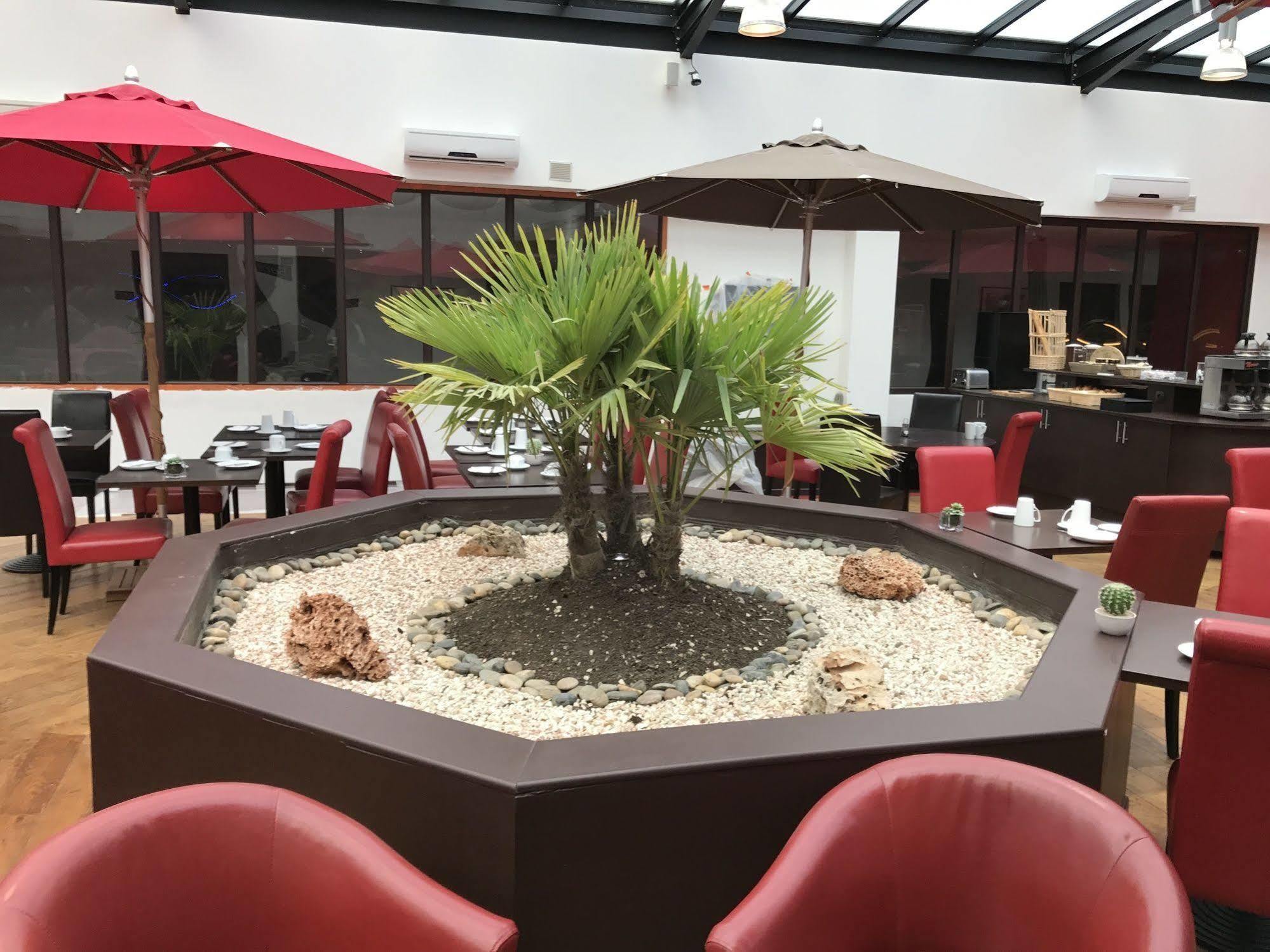 Zenia Hotel & Spa Cambrai Exterior photo